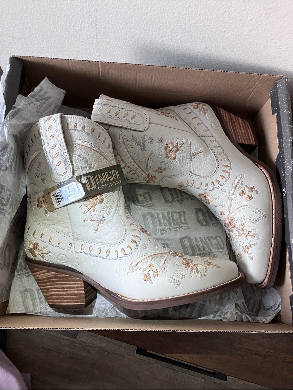 Women’s Dingo Leather White Ankle Booties with Floral Embroidery - Picture 3 of 5